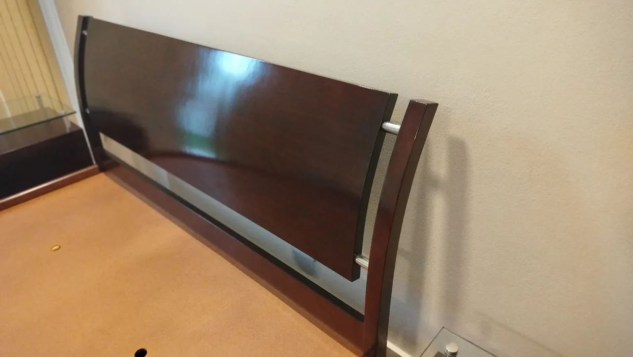 Vendo cama Queen com 2 criados mudos - Foto 2