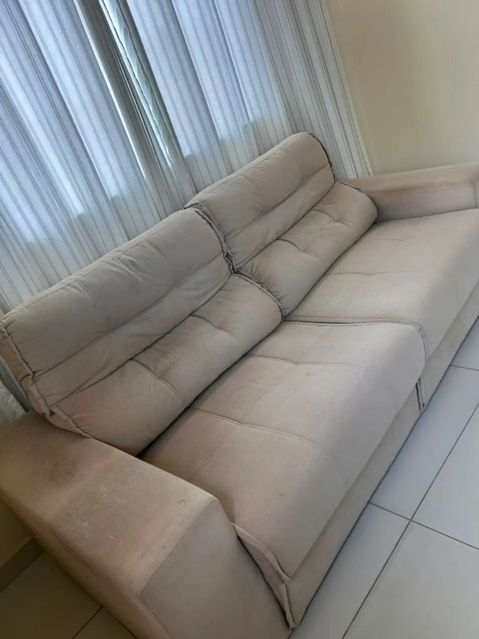 Sofá conservado bege em ótimo estado - Foto 3