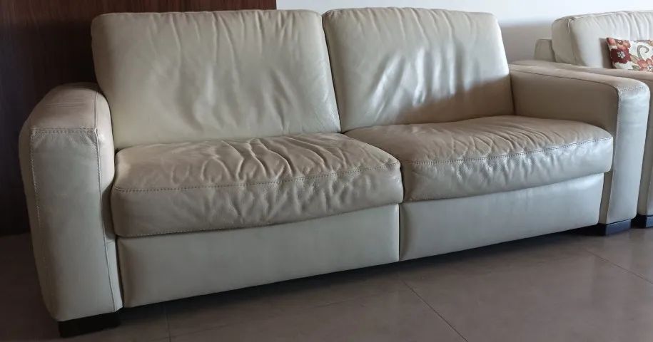 Conjunto de sofás em couro 2 e 3 lugares da Natuzzi (marca Italiana) - Foto 3
