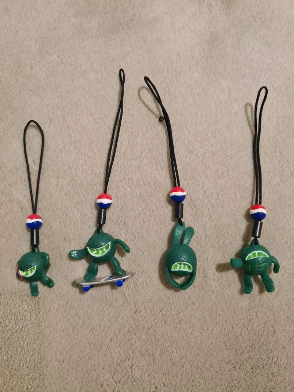 Conjunto de Pingentes para celular Pepsi Twist