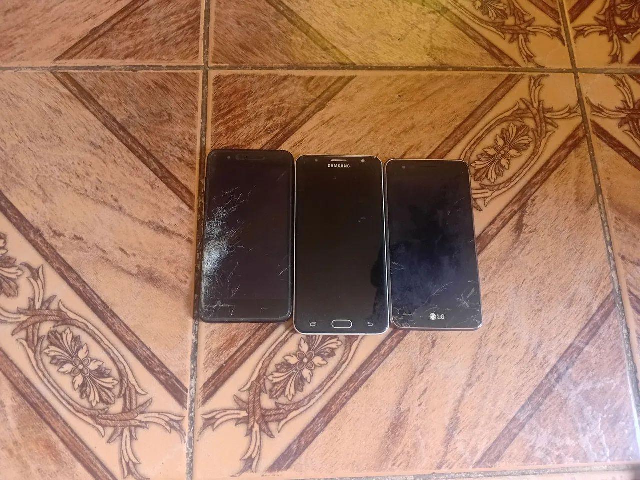 Celulares com avarias 