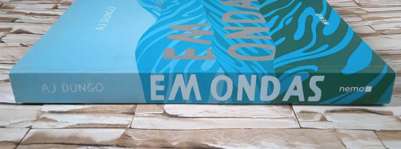 Em Ondas, de AJ Dungo. Editora Nemo. - Foto 5