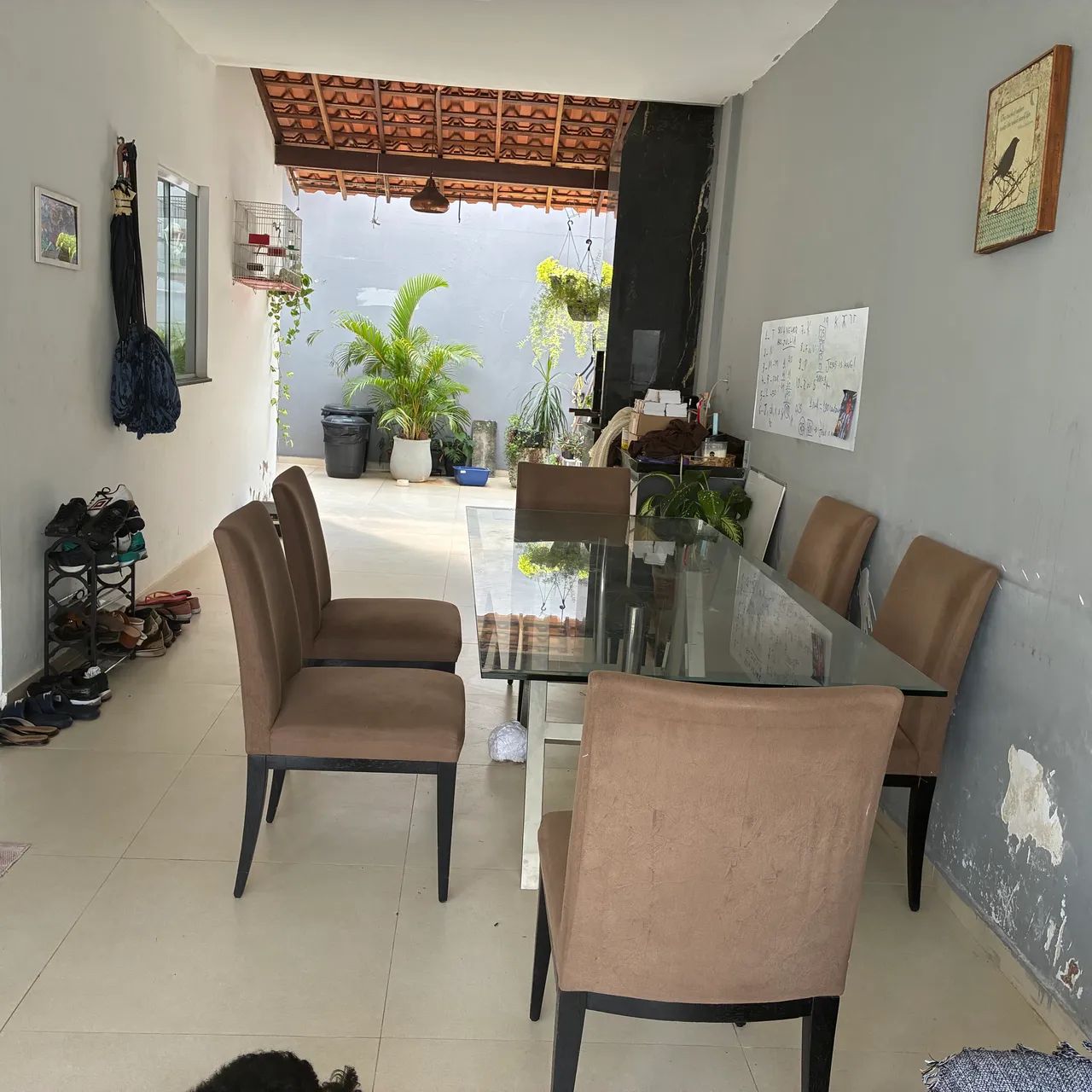Mesa de vidro impecável com 8 cadeiras - Foto 3