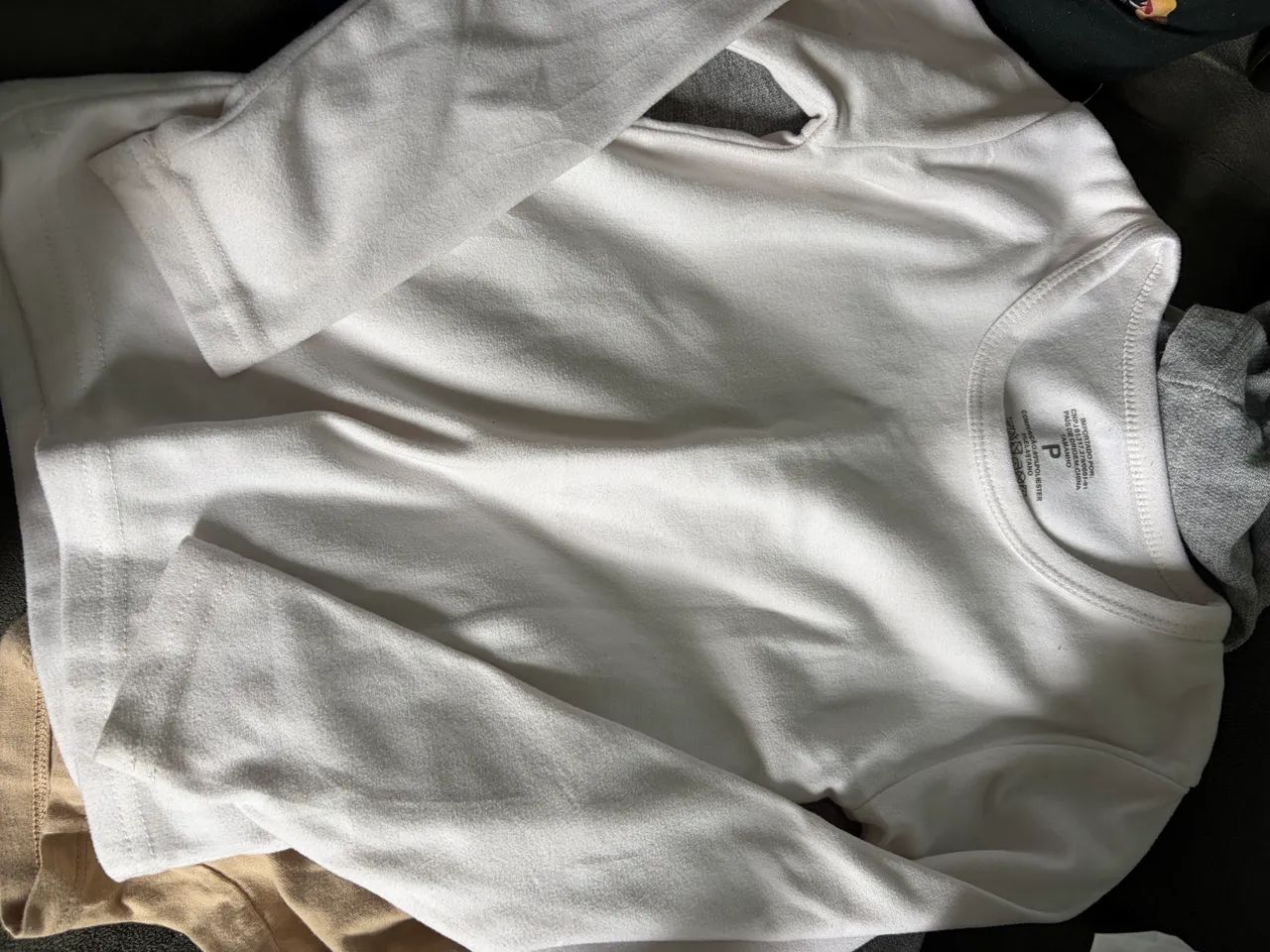 Lote - roupas de cama infantil e algumas peças de roupa  - Foto 5