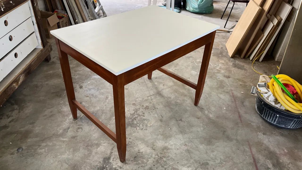 Mesa madeira maciça tampo fórmica. - Foto 3