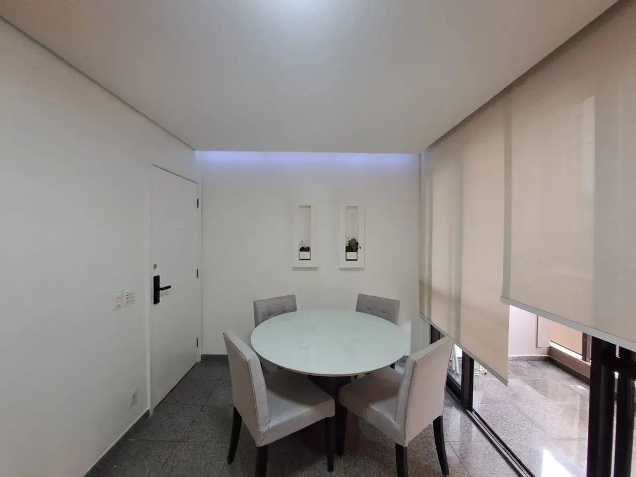 2 SUITES, 1 COM GRANDE CLOSET - ESCRITÓRIO - AR CONDICIONADO - ELEGANGTE E MODERNO - Foto 4
