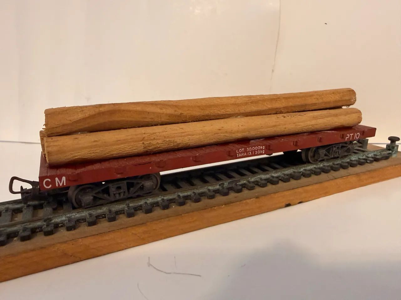 Ferro modelismo - Vagões (7un) e acessórios e Transformador - Foto 4