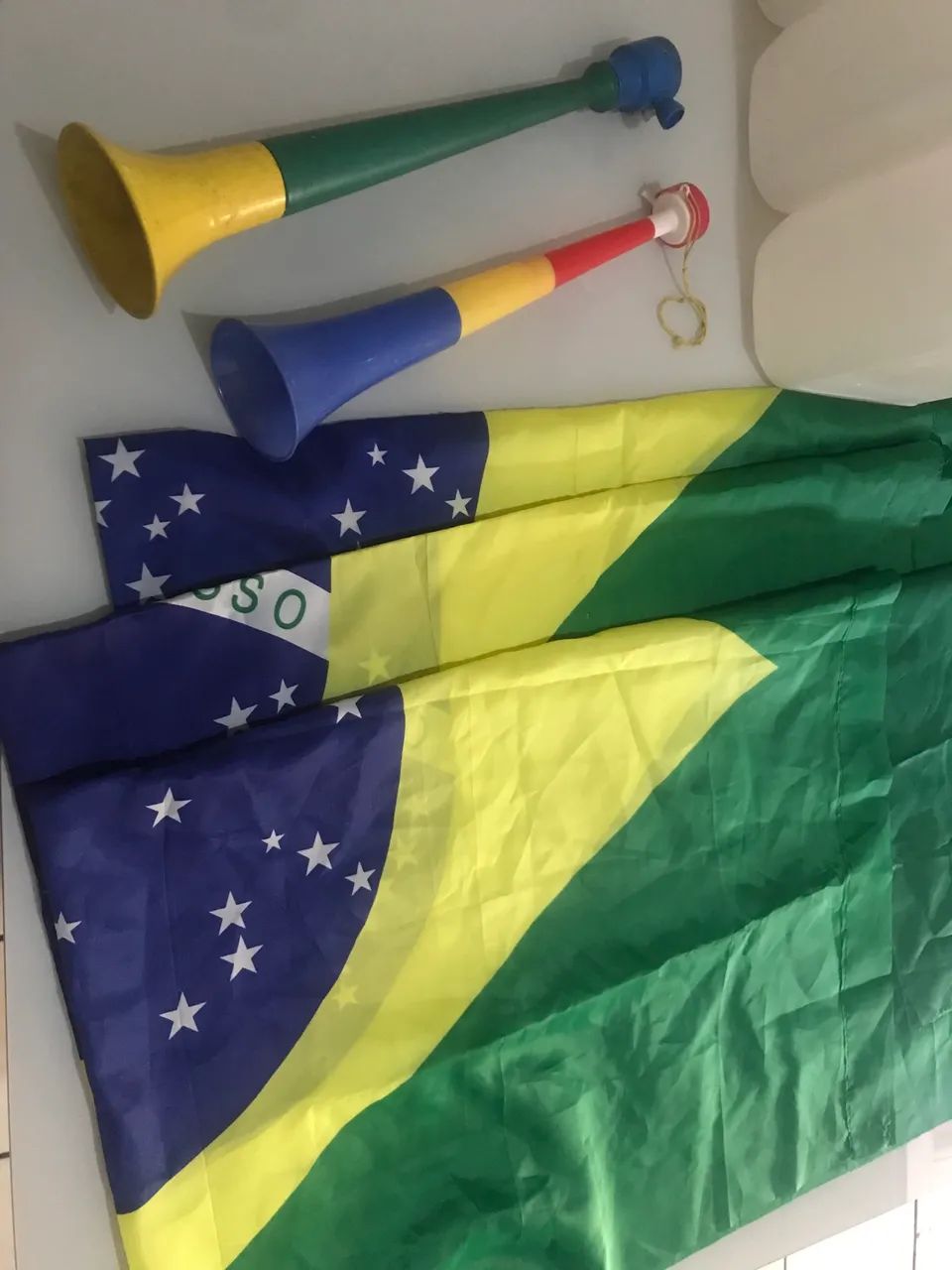 Bandeiras tamanho médio e cornetas  - Foto 3