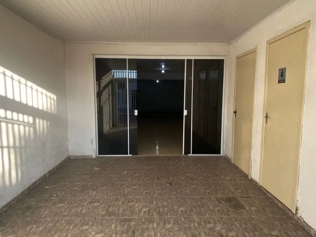 Alugo sala comercial em rua principal no sitio cercado (57m²)