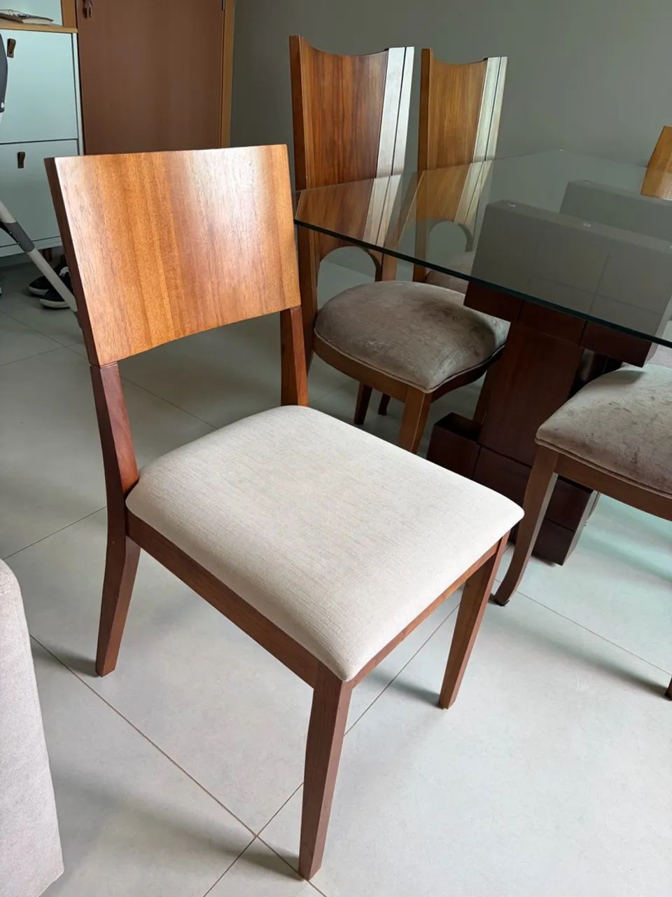 VENDE-SE MESA DE JANTAR RETANGULAR COM 6 CADEIRAS - Foto 5