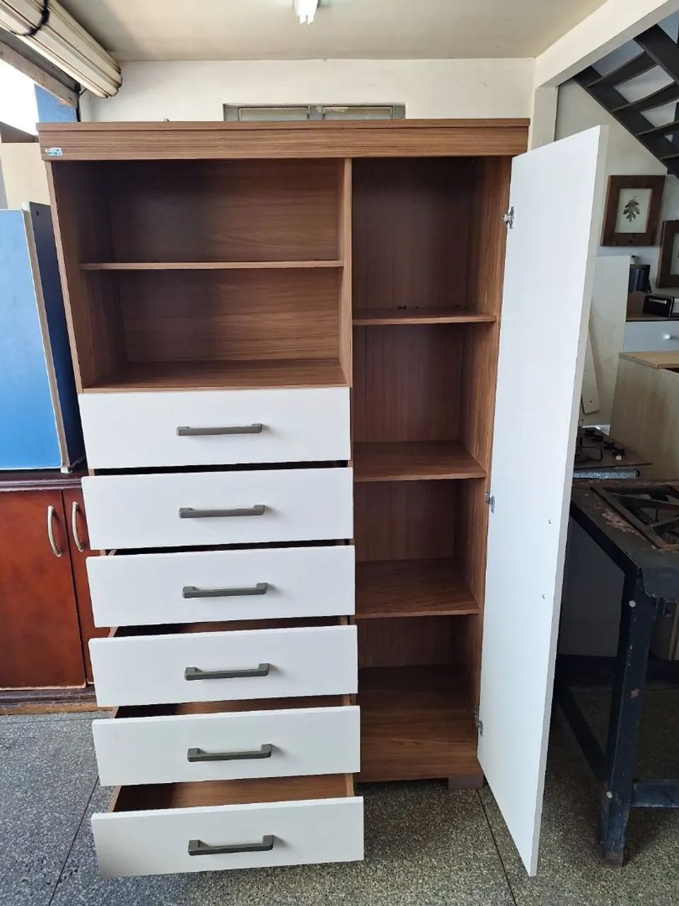 Cômoda com 6 gavetas e uma porta  - Foto 5