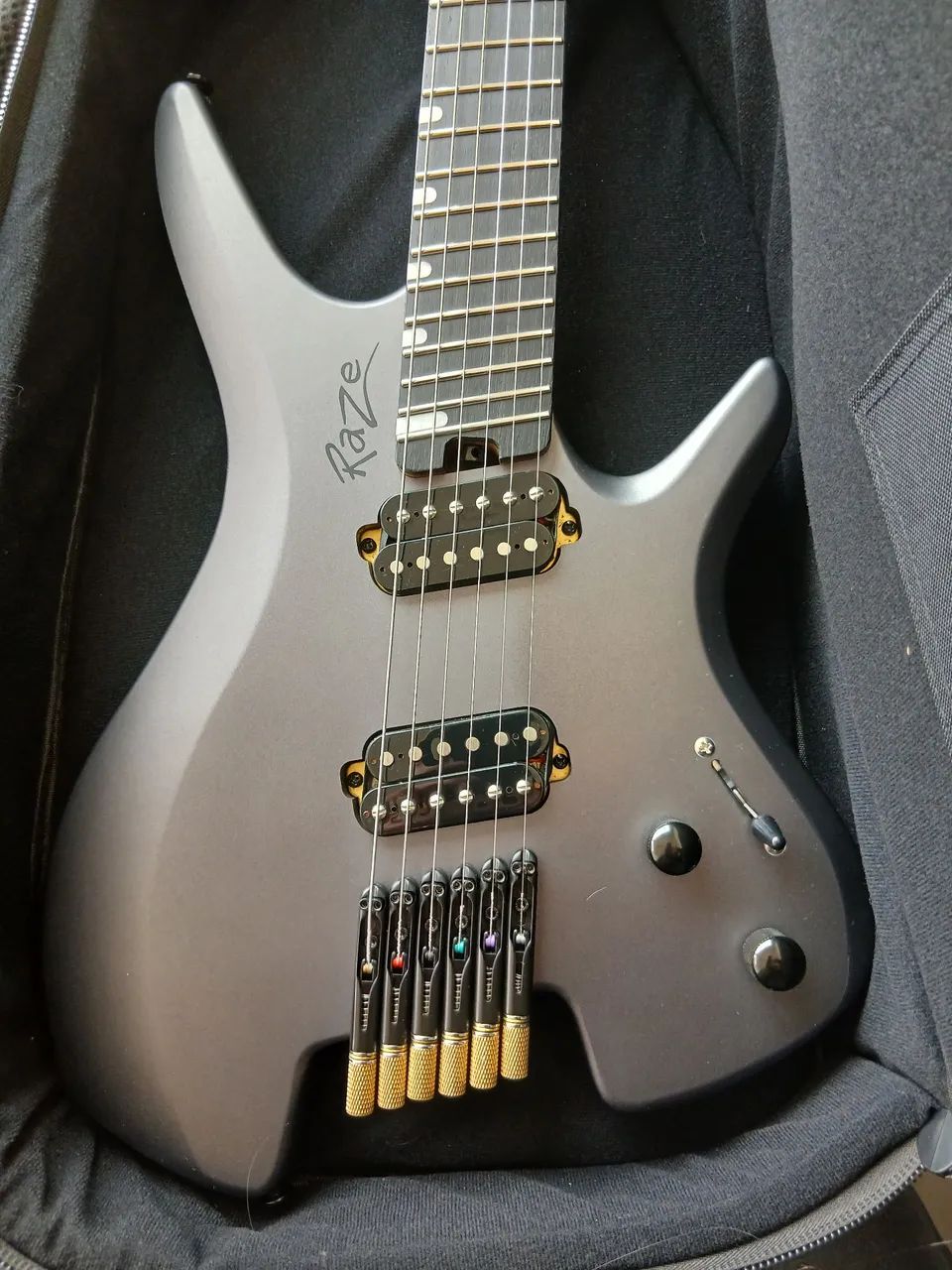 Guitarra Raze Michael headless  - Foto 4
