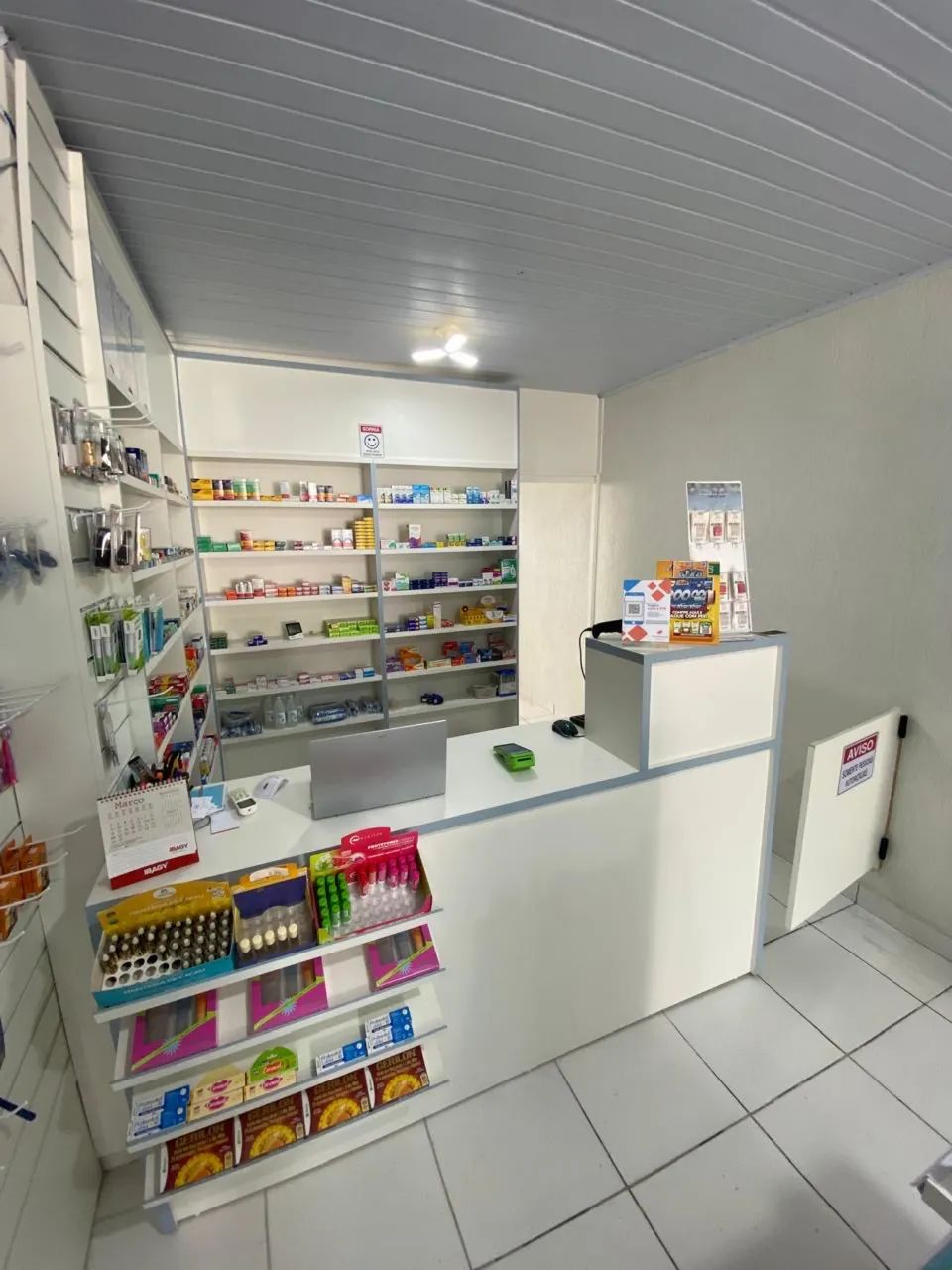 VENDO MÓVEIS DE FARMÁCIA SEMINOVO - Foto 4