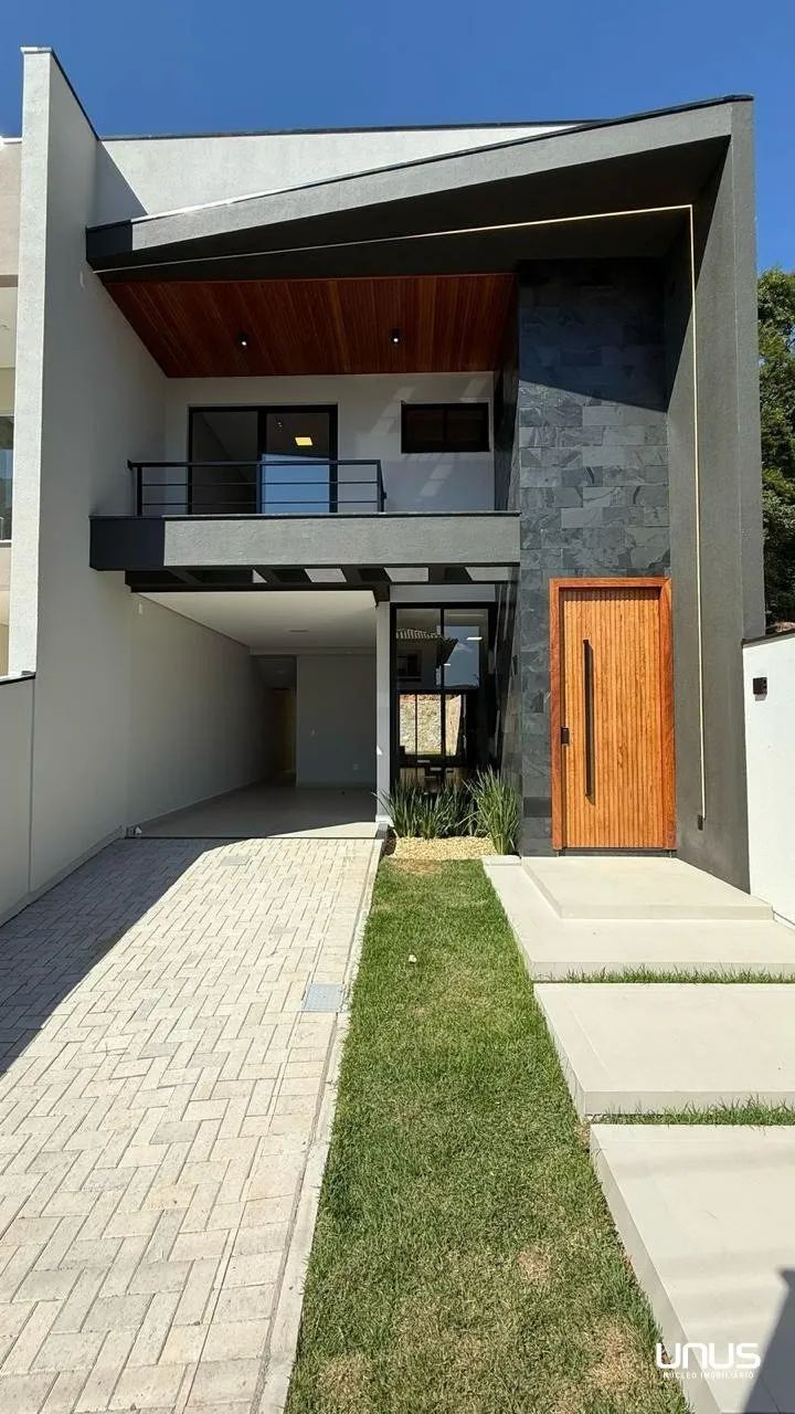 Sobrado à venda no Ipiranga em São José