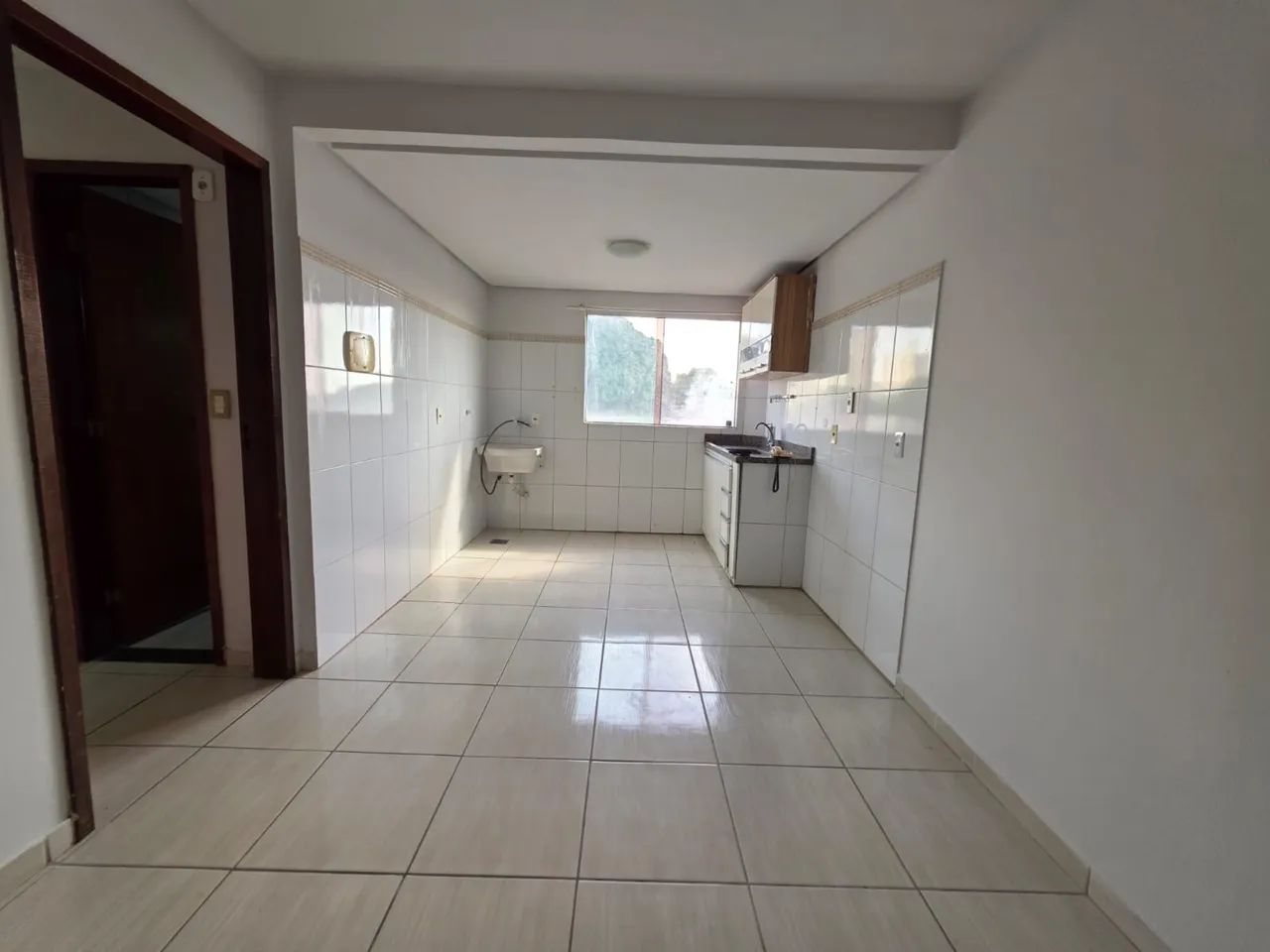 Apt próximo à praça da Bíblia 1Q C/Garagem - Foto 2
