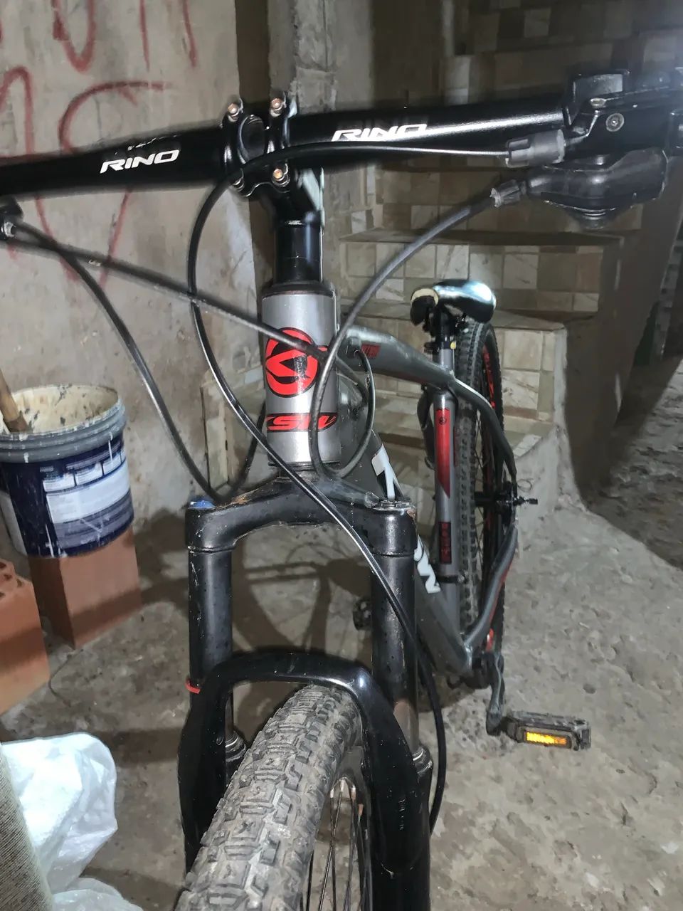 Bike aro 29 semi nova segunda mão  - Foto 2