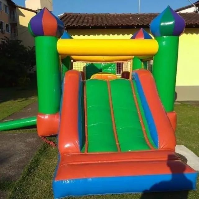 Castelo inflável com escorregador  - Foto 2