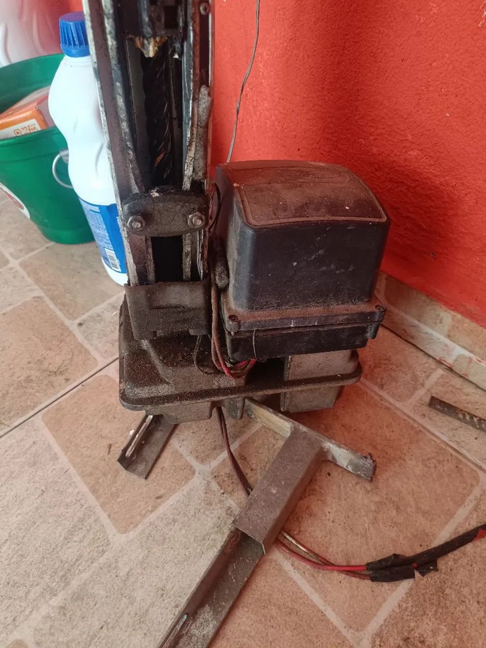 Motor basculante
