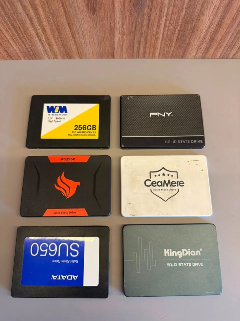 SSDs SATA 240 e 256GB ($180 a unidade)