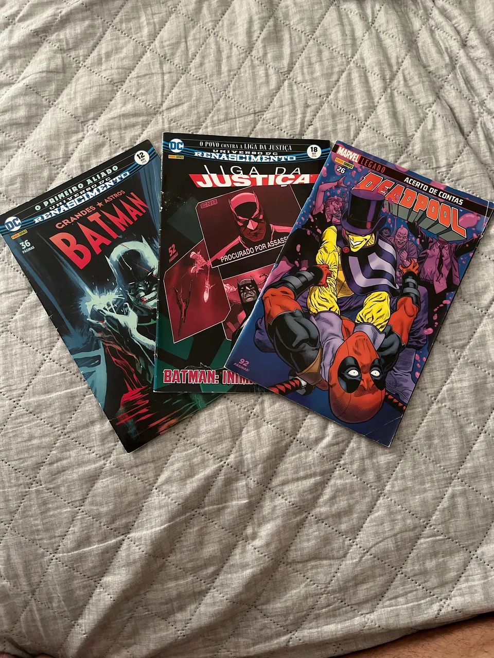 3 HQS de capa mole( 2 batman e 1 deadpool)  - Foto 5