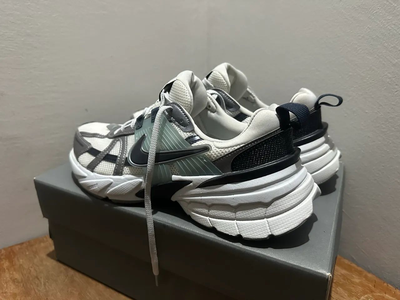 Tênis Nike V2K RUN  - Foto 2