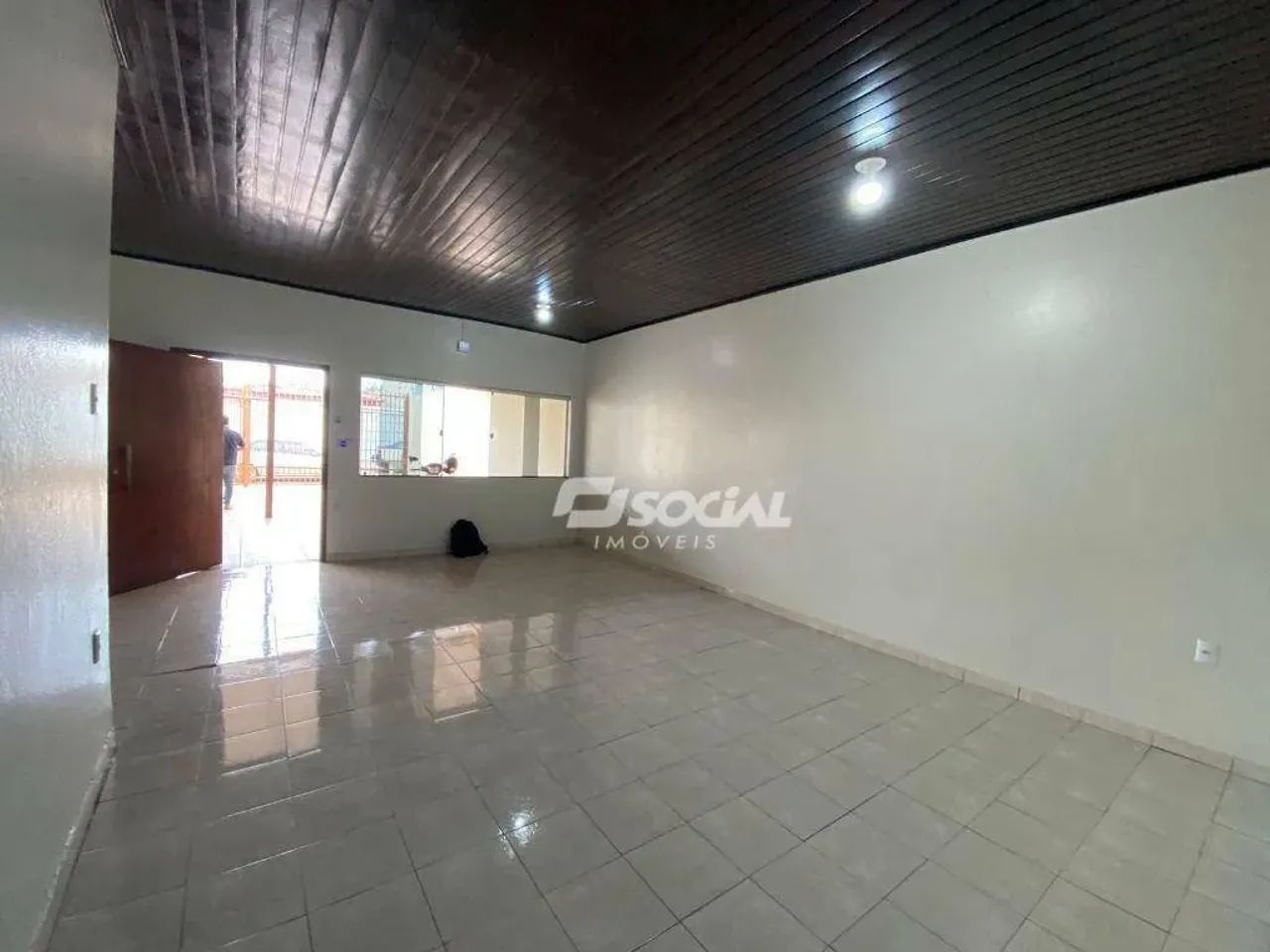 Excelente imóvel para locação e venda em localização privilegiada com amplo espaço interno - Foto 4