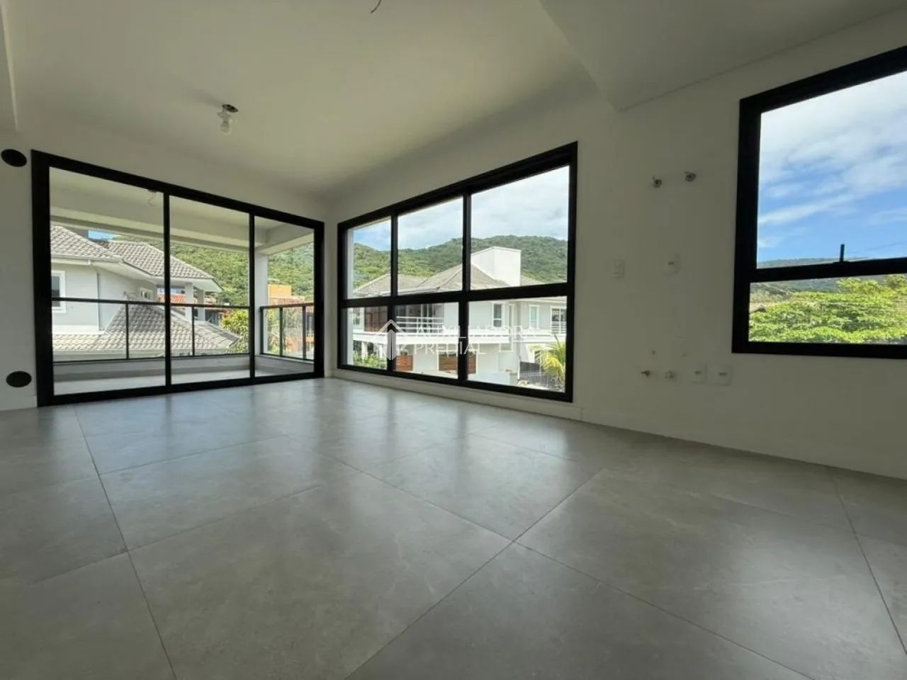 Apartamento com sacada e linda vista. - Foto 3