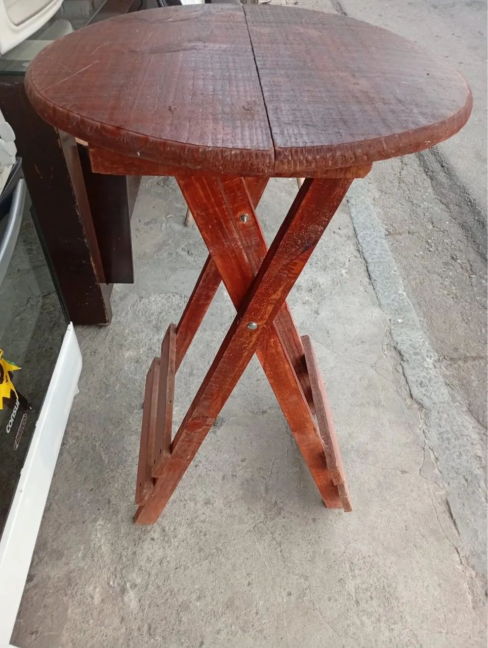 Mesa alta em madeira 