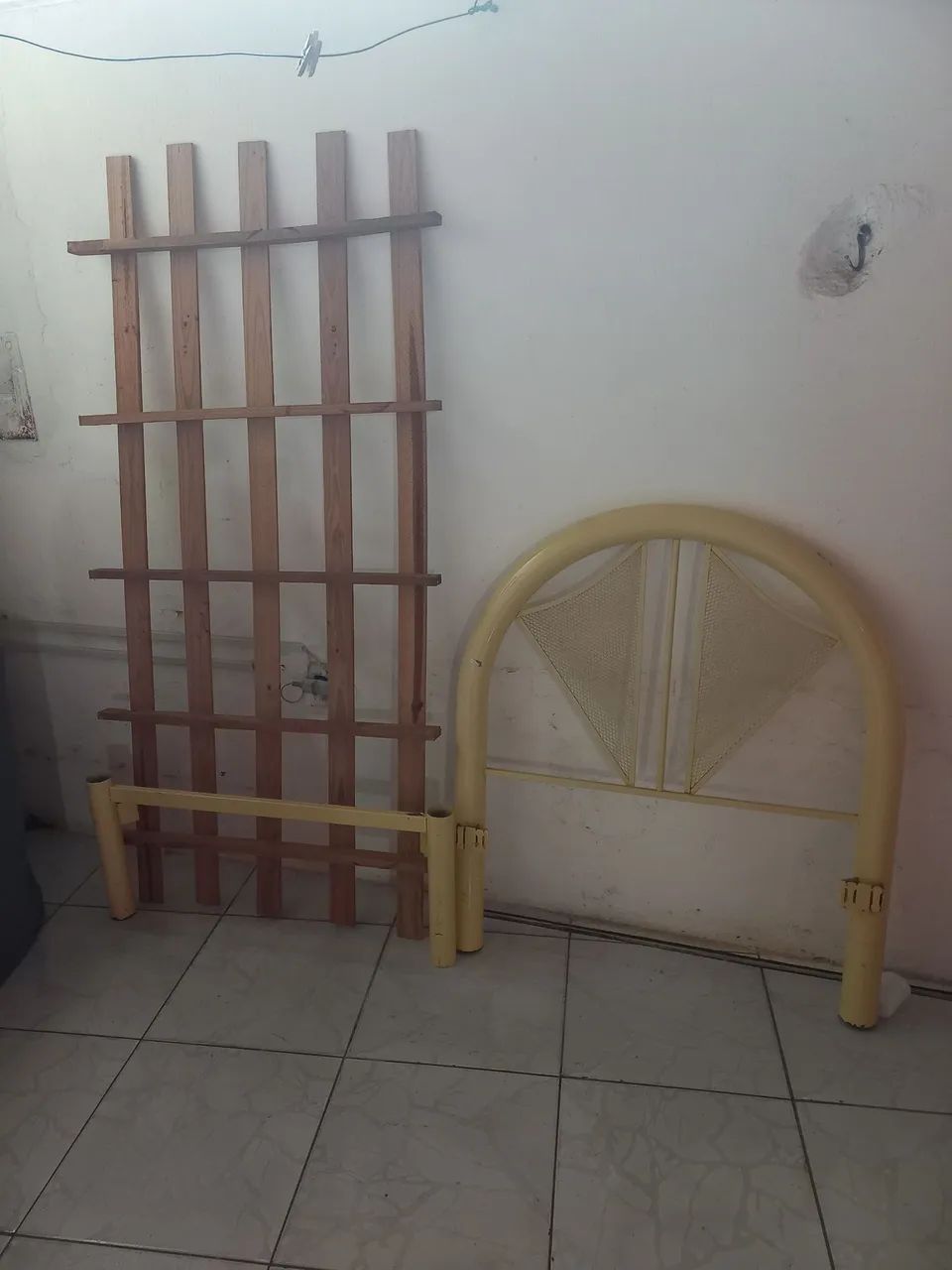 Cama de ferro solteiro na cor bege  - Foto 5