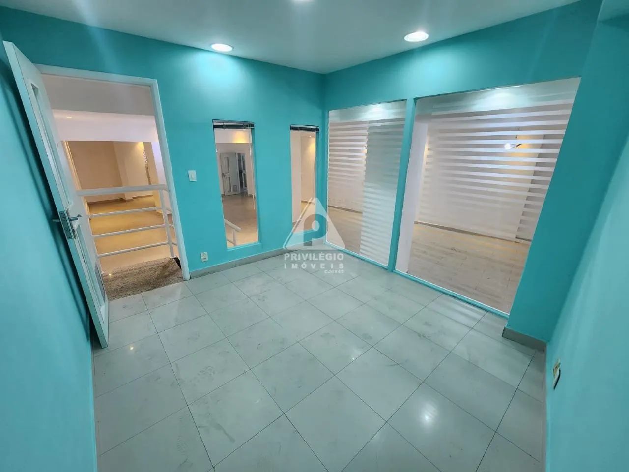 Loja 180m² | Posto 5 Copacabana | Quadra da Praia | Grande Fluxo | Com Banheiros Acessívei - Foto 8