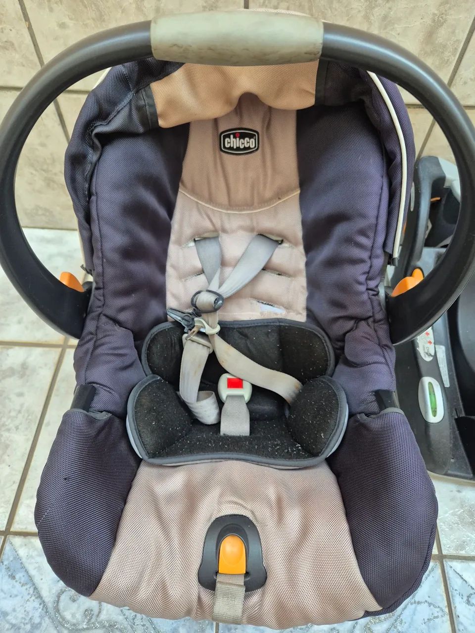 Carrinho de bebê Chicco Bravo com bebê conforto e base Keyfit - Foto 2