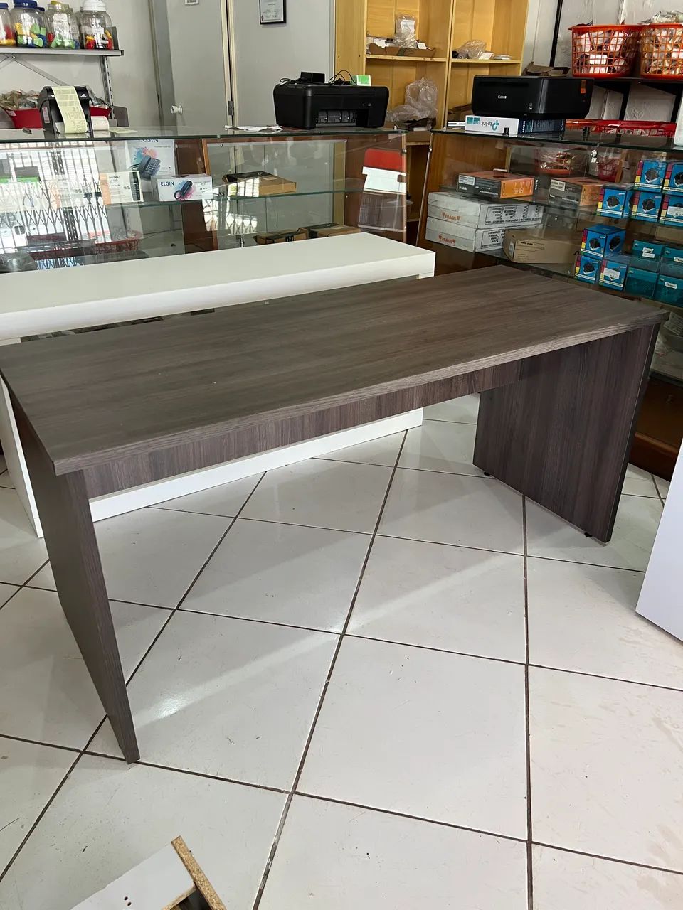 Mesa diretor para escritório cor marrom MDP  - Foto 2