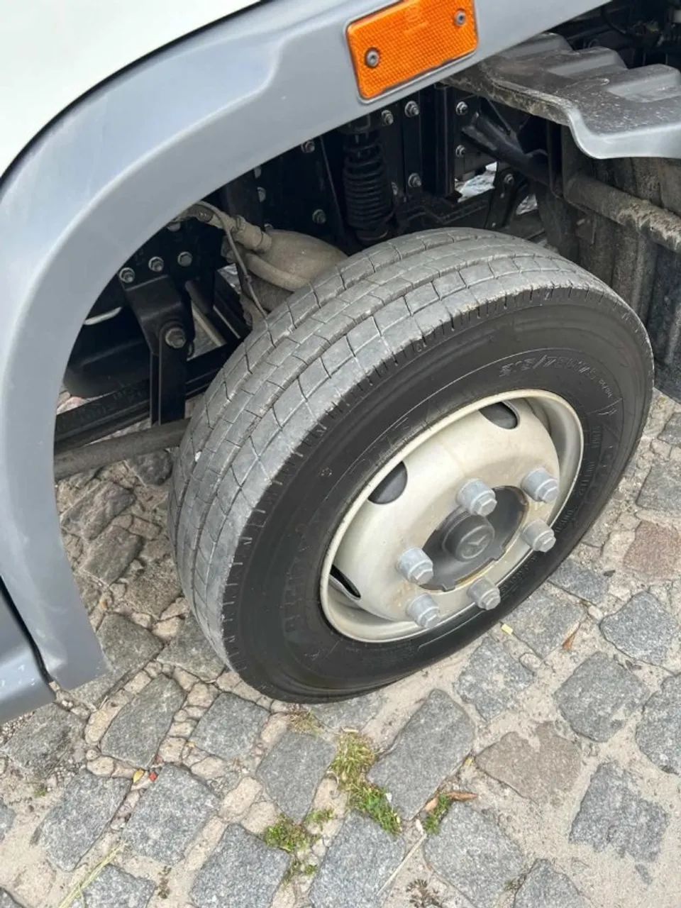 M BENZ ACCELO 817 ANO 2026 COM BAÚ  - Foto 4