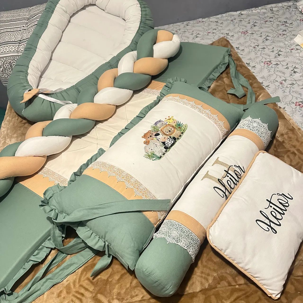 VENDI KIT BERÇO COM NOME DE HEITOR 