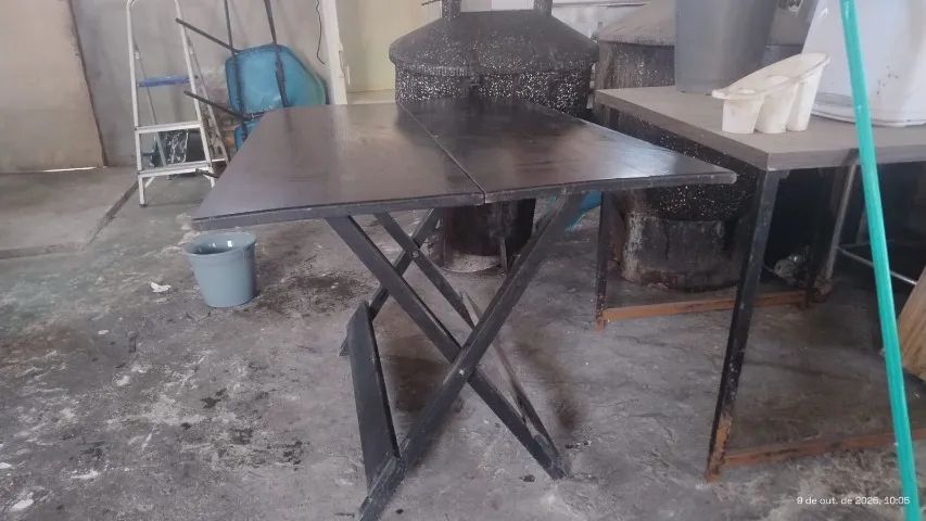 MESA EM MADEIRA PRETA - Foto 3