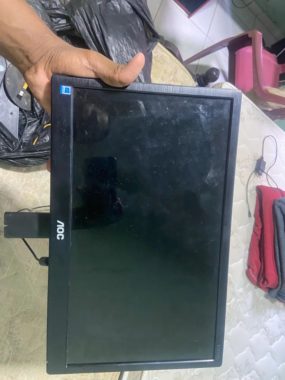 2 Monitores + Gabinete com Peças - Lote - Foto 4