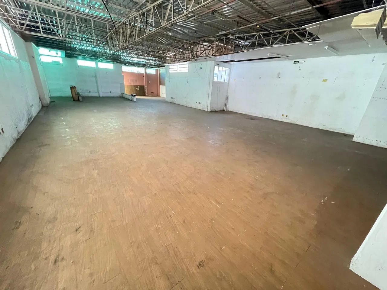 Ponto comercial enorme e super bem localizado em Bento Ferreira