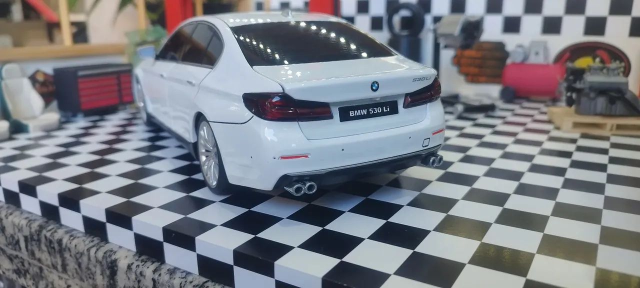 BMW 530LI 1/18 - Foto 3