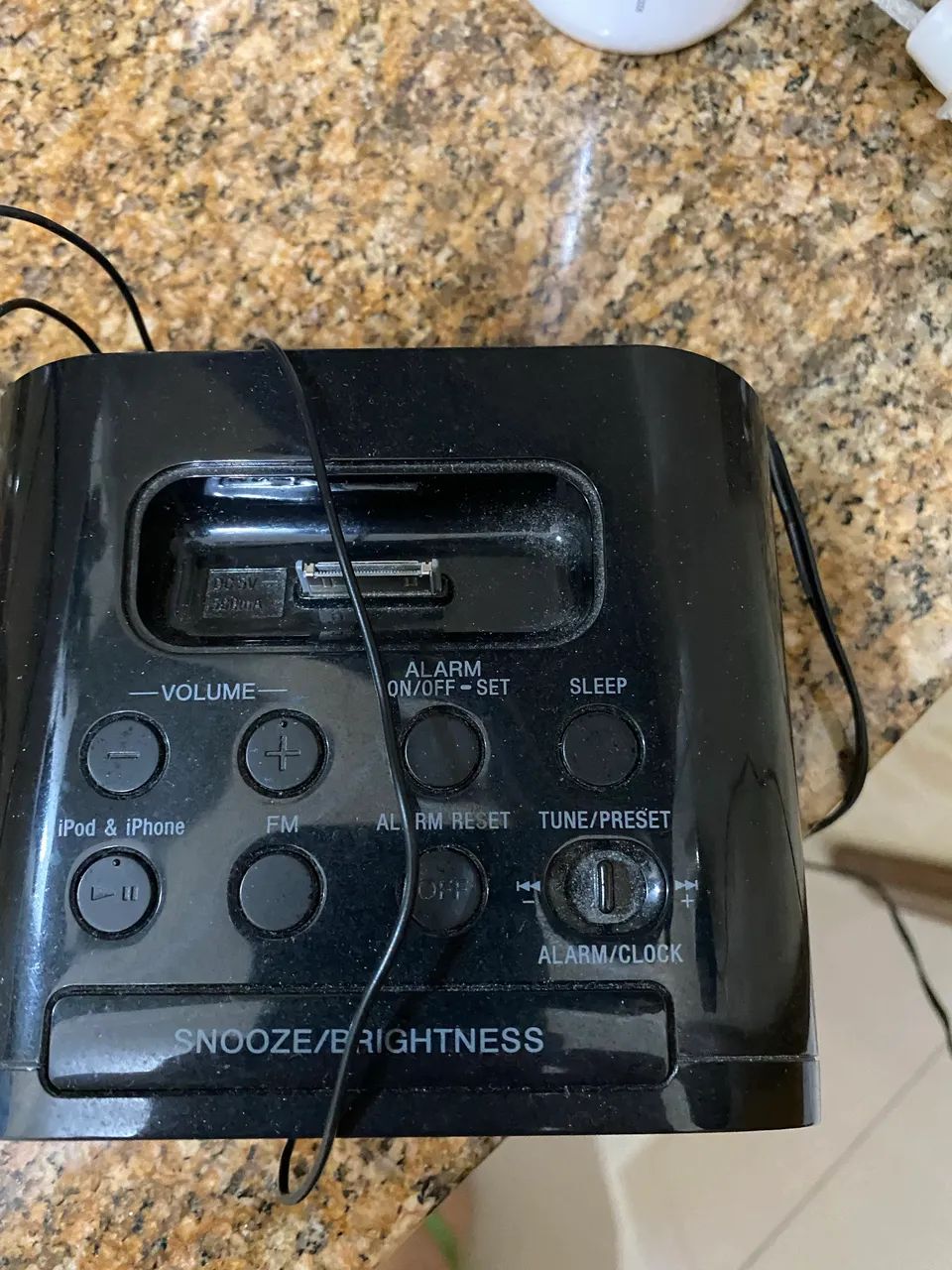 Rádio relógio com carregador de celular Sony  - Foto 2