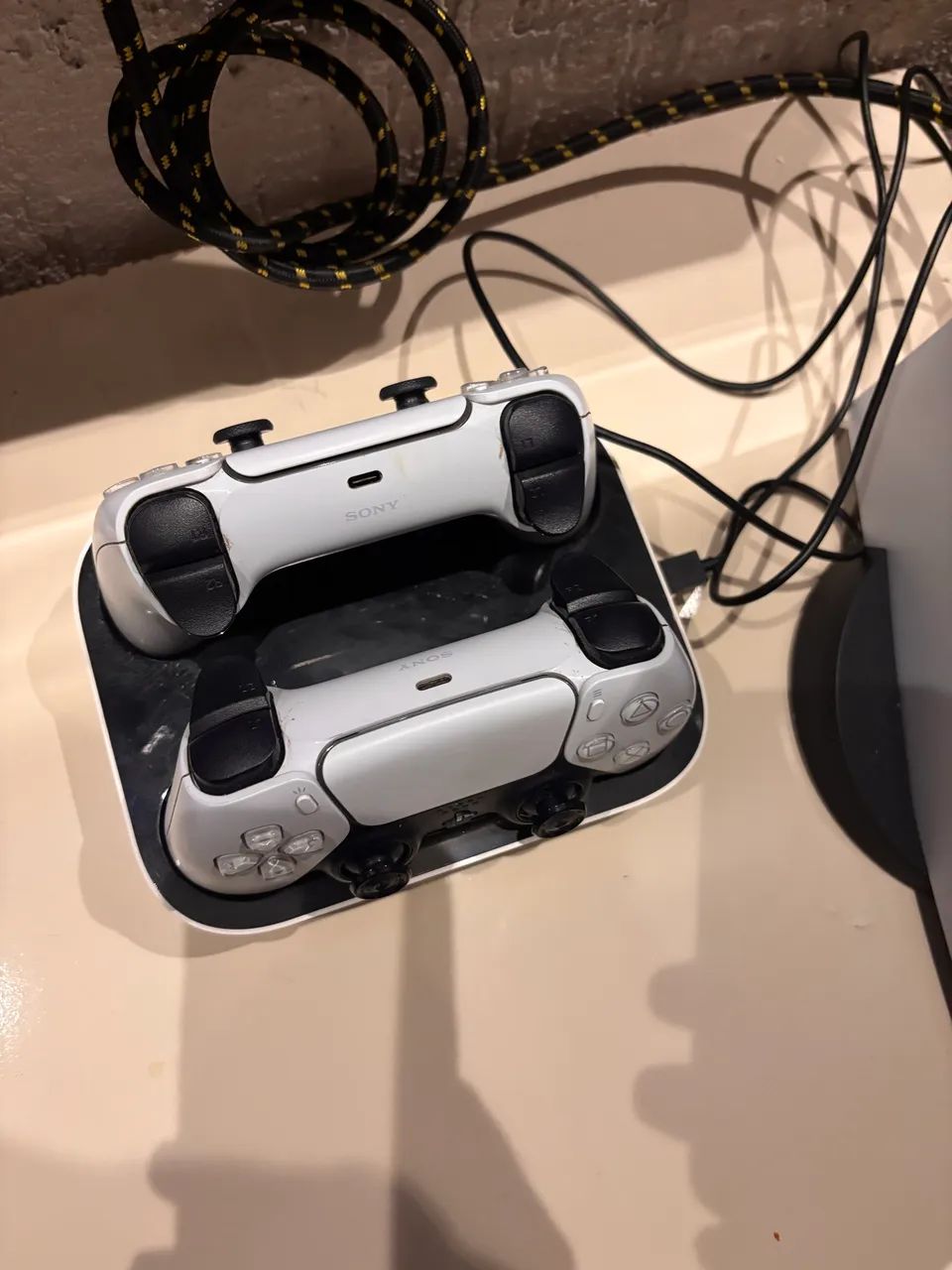 PlayStation 5 com 2 controles - Foto 2