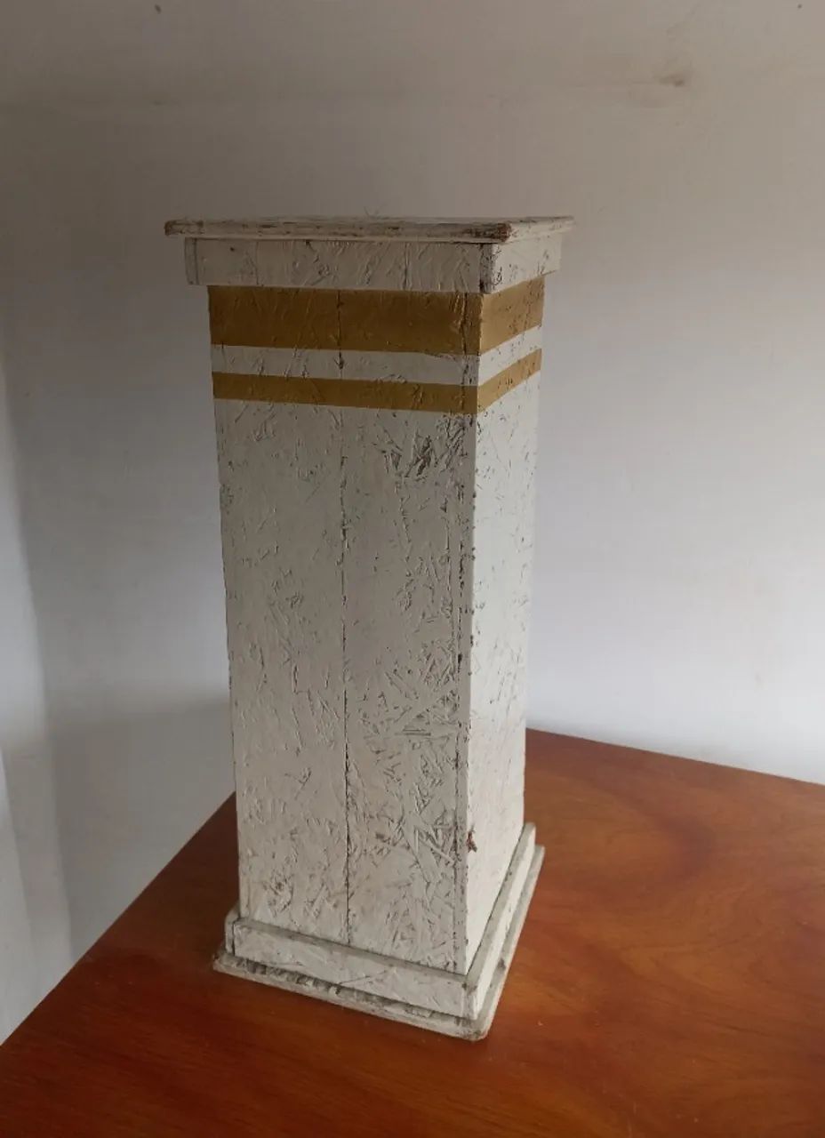 Coluna / Pedestal Decorativo de Madeira Branco Rústico - 60x23cm