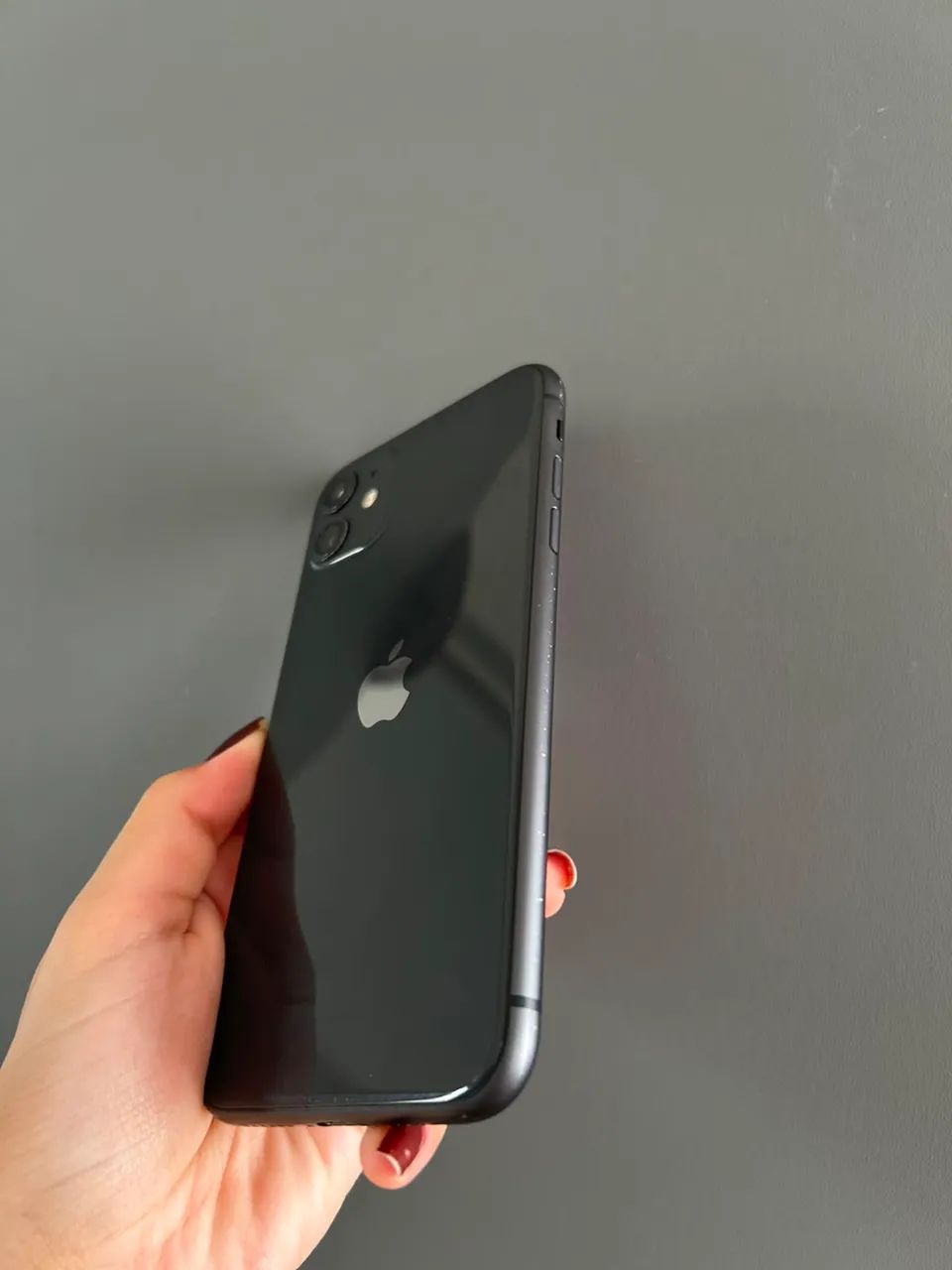 iPhone 11 na cor preta ? - 64 gb  - Foto 2