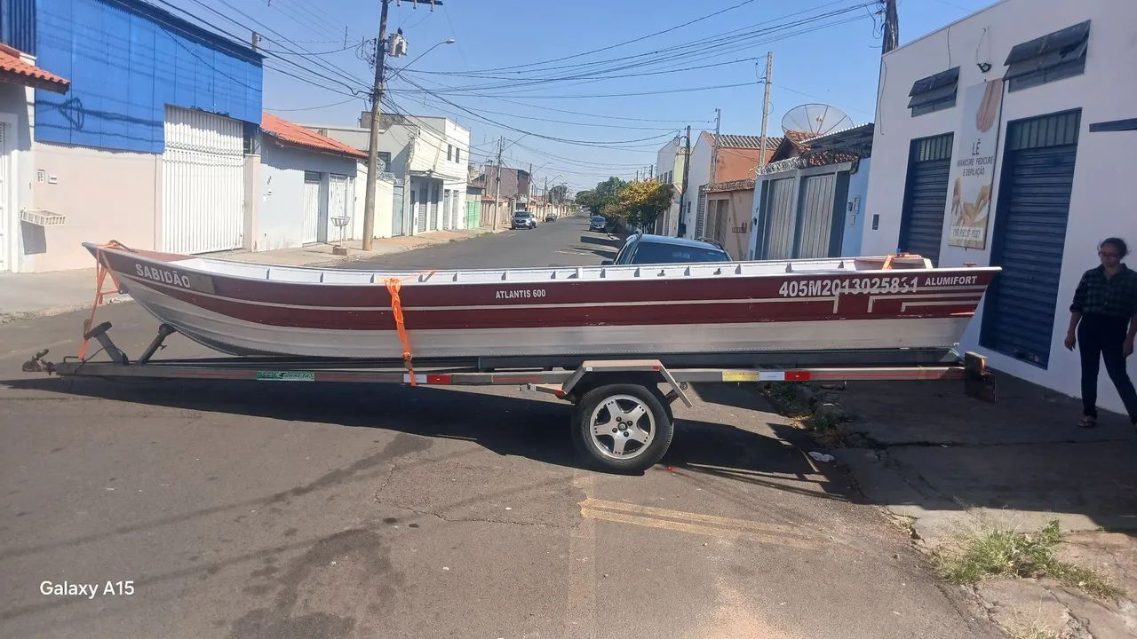 Barco com motor e carreta  - Foto 4