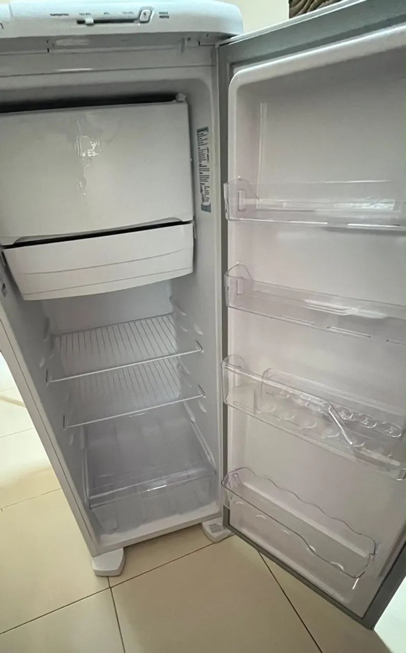 GELADEIRA ELECTROLUX SEMI NOVA  - Foto 3