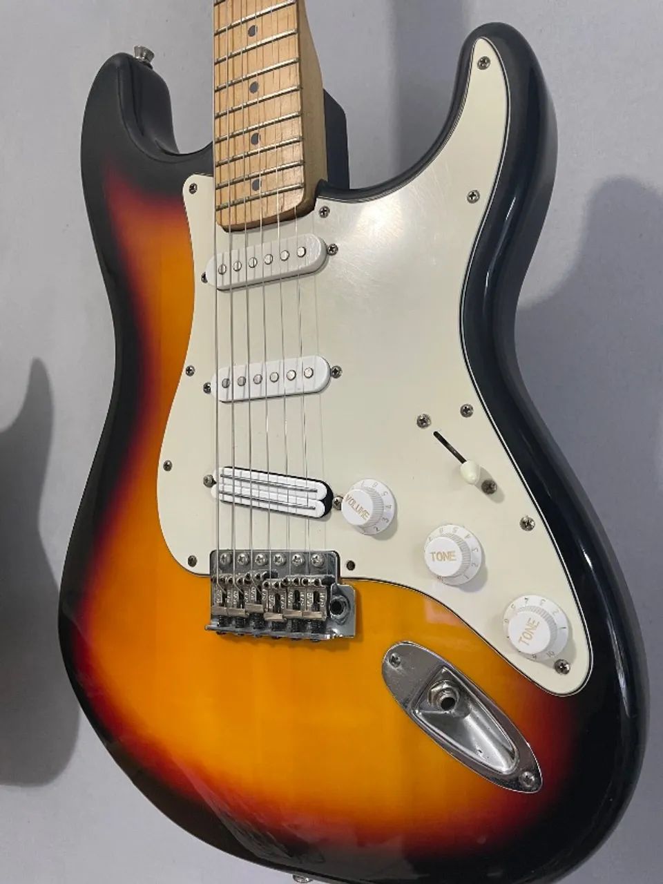 Fender Squier Stratocaster - Impecável e com Upgrades - Foto 2