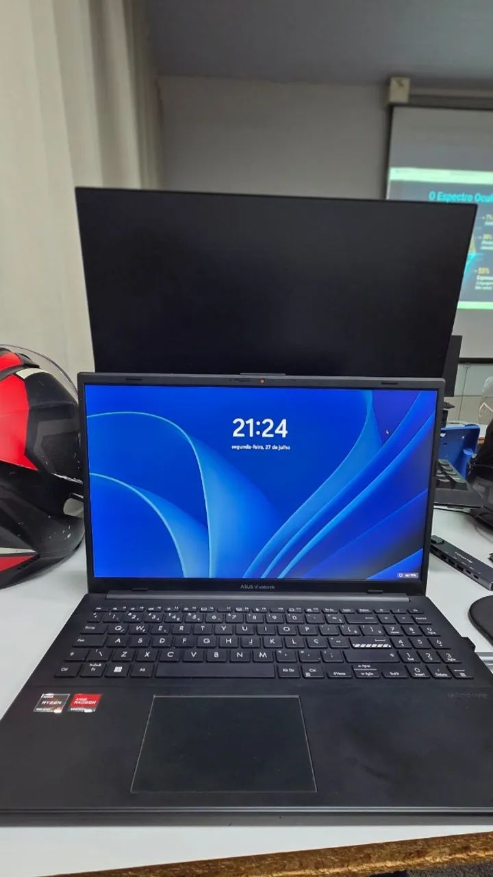 Notebook ASUS AMD Ryzen 5 7520U, 8GB RAM, 1TB SSD