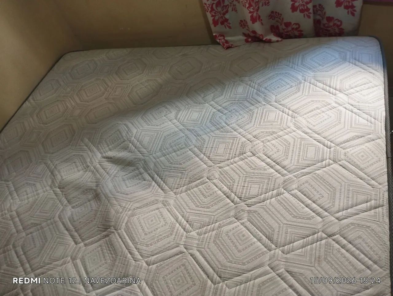 Colchão queem. Semi novo 