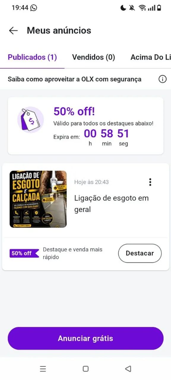 Encanamento de esgoto e calçada