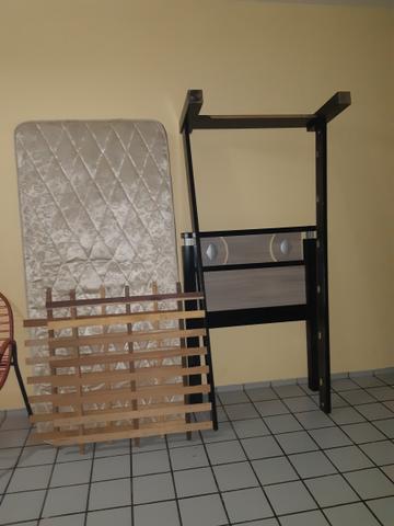 Vende-se cama de solteiro