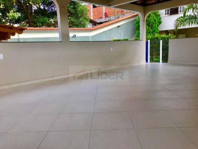 Casa com Ampla Área Sobre Dois Lotes (Esquina) - Foto 9